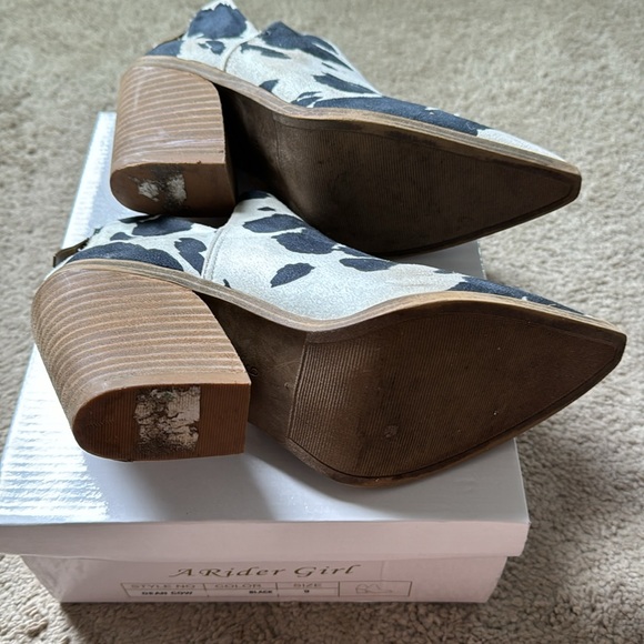 Black n white cow heels - Picture 6 of 7